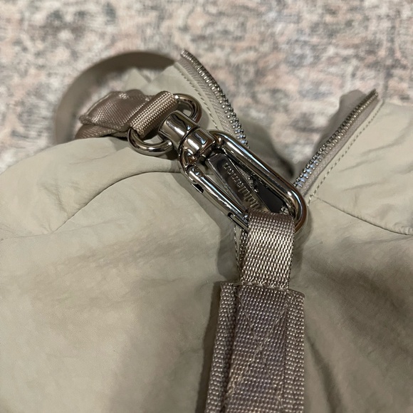 On My Level Barrel Duffle Bag 16L - Picture 5 of 5